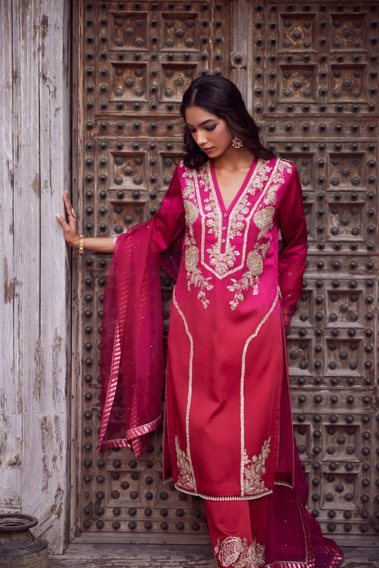 Pink red ombre shaded satin georgette kurta set with organza dupatta and satin georgette pants.
