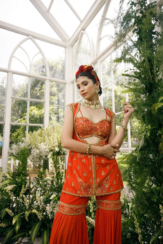 Silk bustier combined with silk jacket with scallop neckline and cap sleeve