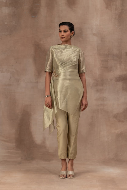Drape top in metal green tissue with half sleeve