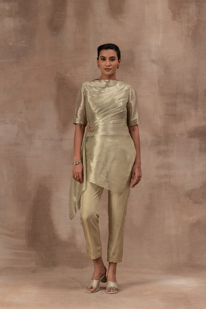 Drape top in metal green tissue with half sleeve