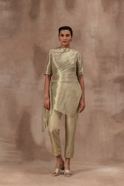 Drape top in metal green tissue with half sleeve