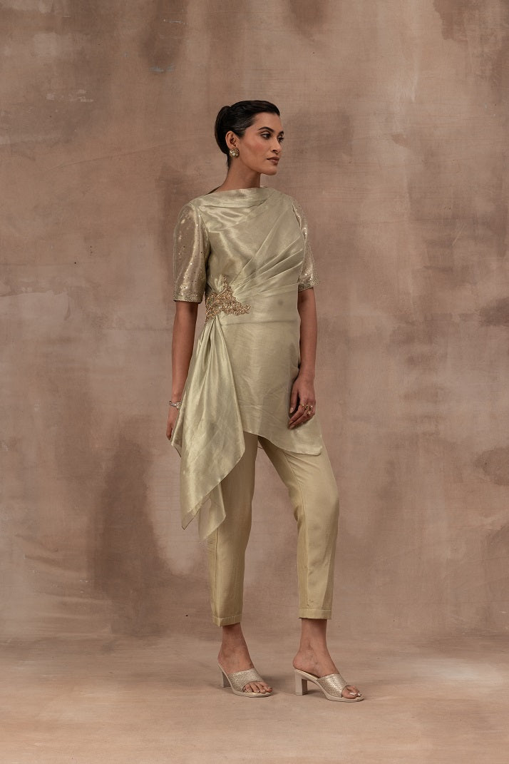 Drape top in metal green tissue with half sleeve