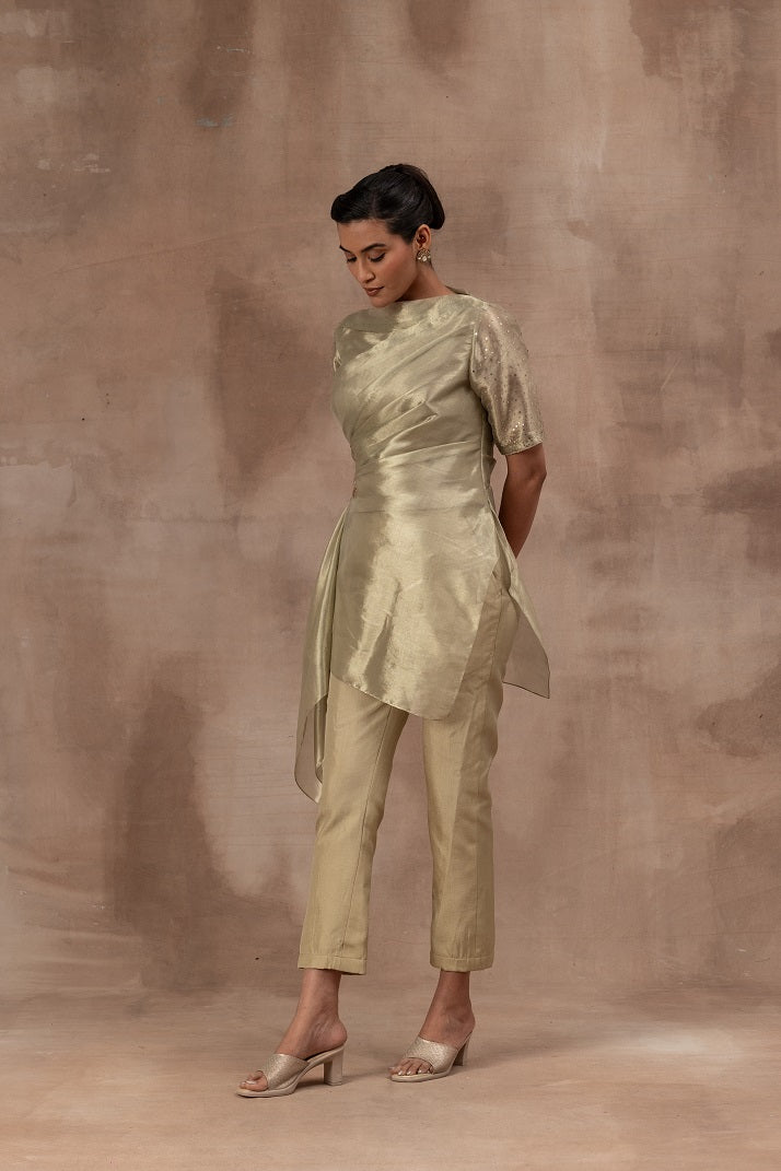Drape top in metal green tissue with half sleeve