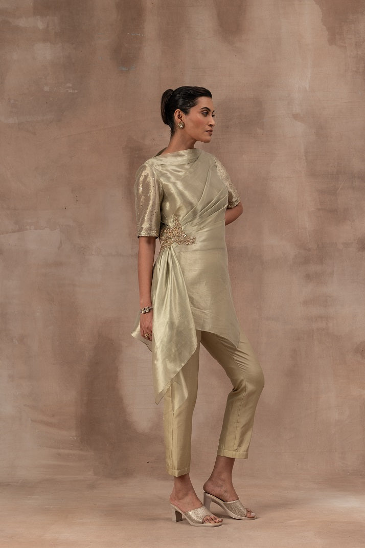 Drape top in metal green tissue with half sleeve
