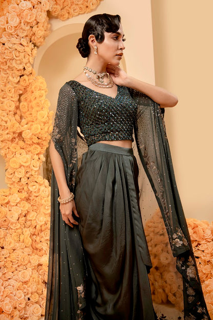 Sequin embroidered blouse combined glass beads and with cape