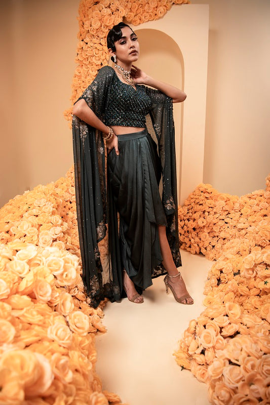 Sequin embroidered blouse combined glass beads and with cape