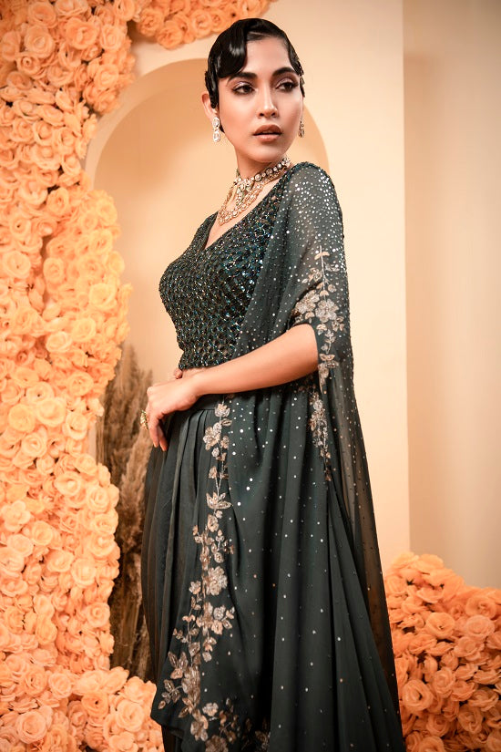 Sequin embroidered blouse combined glass beads and with cape