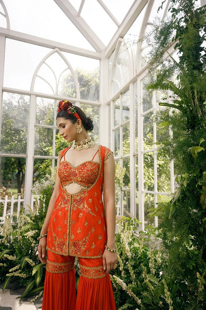 Silk bustier combined with silk jacket with scallop neckline and cap sleeve